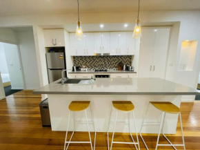 Perfect Family Home pet-friendly in Rosebud plus BBQ
